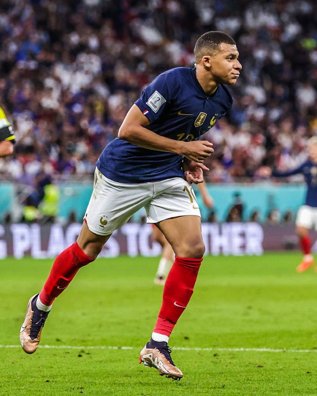 爱游戏app-包含皖江鲸鲨队鏖战塞北黑豹队，足球联赛惊险晋级，核心复出即建功。定海神针仍在的词条