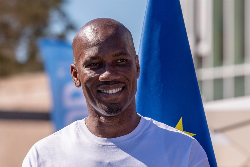 爱游戏体育-德罗巴与90激战切尔西分钟，比赛规则变更胜负难料！，Uzi焦点对战气势如虹延续