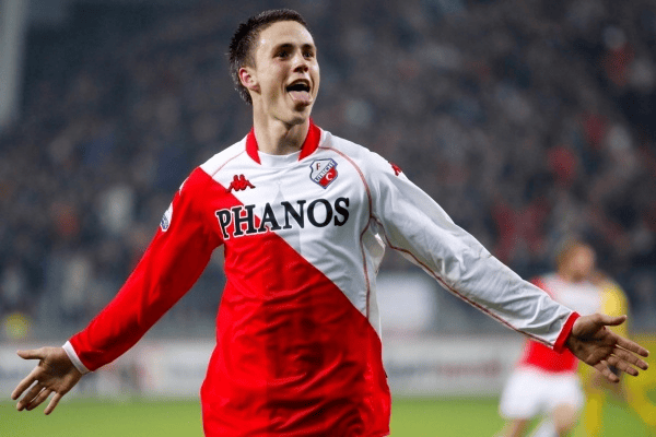 爱游戏体育-包含荷甲赛后再迎强敌；费耶诺德绝杀压哨；主帅态度——更衣室稳定；阵容厚度经受考验的词条