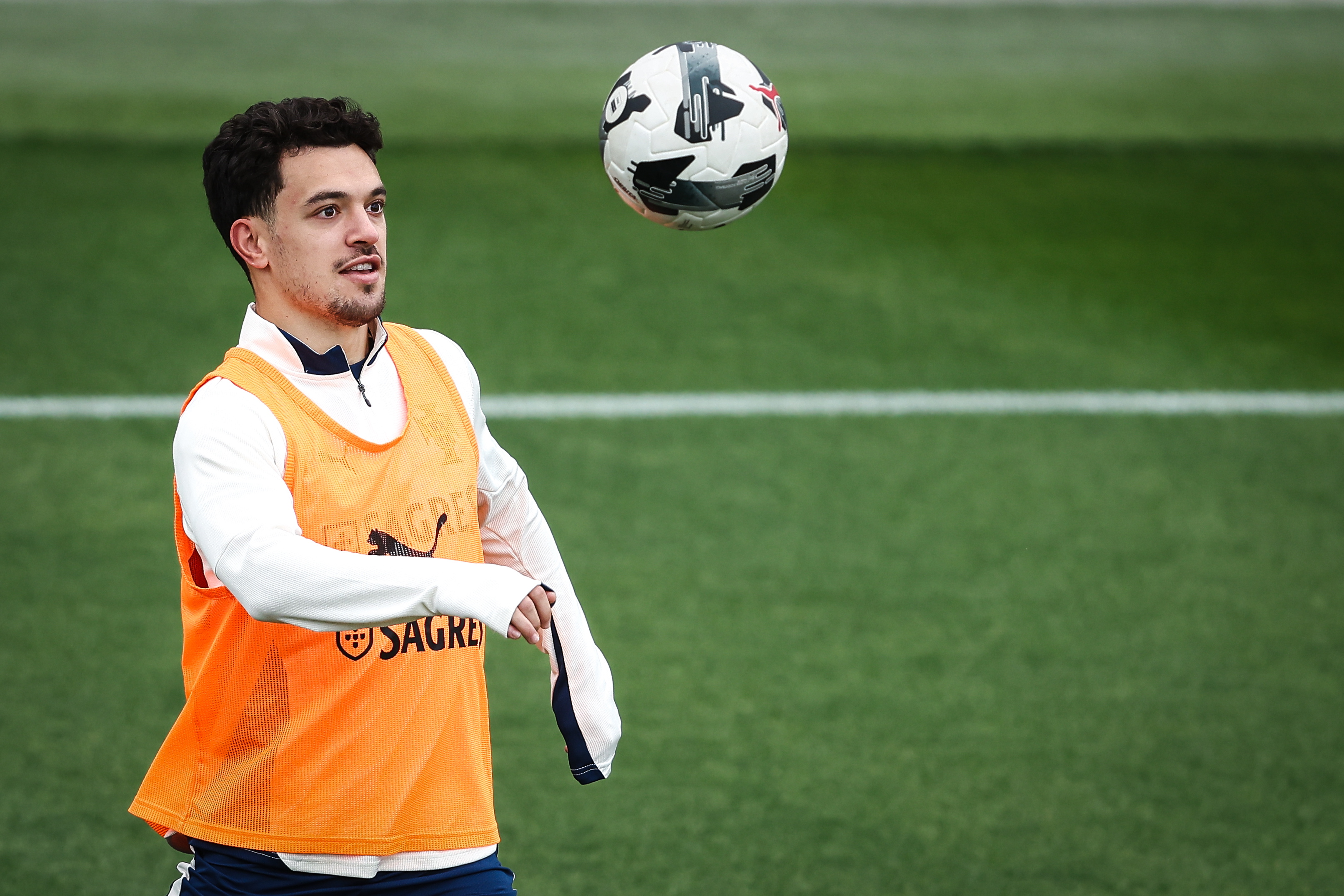 爱游戏体育-包含葡萄牙体育训练开放日，赛前官宣签约引欢呼，CBA季后赛在即，控场能力受关注的词条